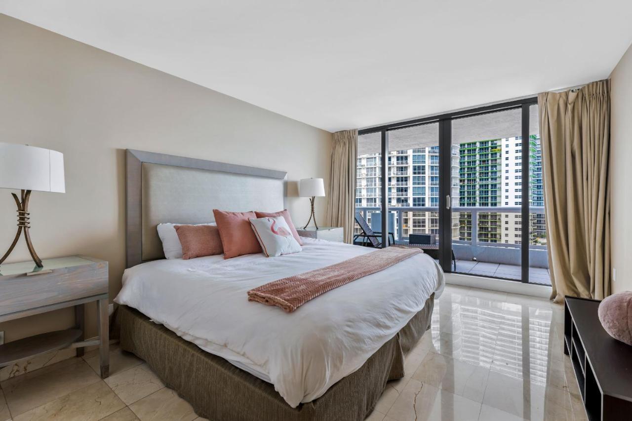 High Rise Comfort With Balcony 도랄 외부 사진